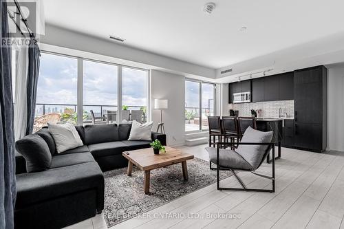 1213 - 270 Dufferin Street, Toronto (South Parkdale), ON - Indoor Photo Showing Living Room