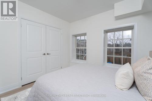 1980 Barber House Lane, Mississauga, ON - Indoor Photo Showing Bedroom