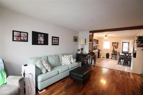 240 Ross Avenue, The Pas, MB - Indoor Photo Showing Living Room