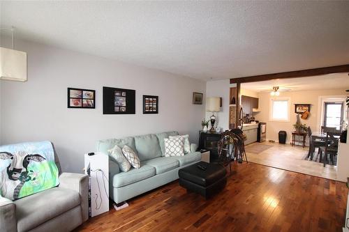 240 Ross Avenue, The Pas, MB - Indoor Photo Showing Living Room