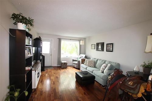 240 Ross Avenue, The Pas, MB - Indoor Photo Showing Living Room