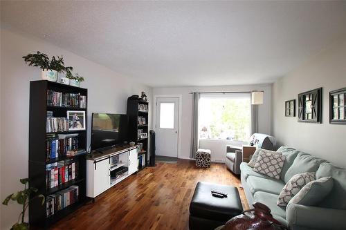 240 Ross Avenue, The Pas, MB - Indoor Photo Showing Living Room