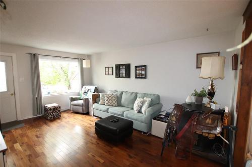 240 Ross Avenue, The Pas, MB - Indoor Photo Showing Living Room