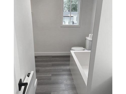 Bathroom - 3057  - 3061 Rue Mance, Longueuil (Saint-Hubert), QC - Indoor