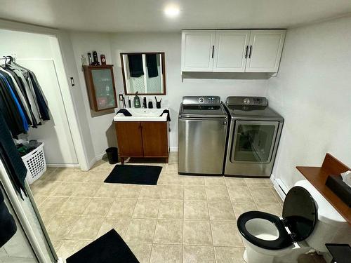 Bathroom - 1232 Rue Du Canot, Havre-Saint-Pierre, QC - Indoor Photo Showing Laundry Room