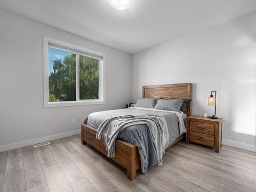 744 Lyne Road, Kamloops, BC - Indoor Photo Showing Bedroom