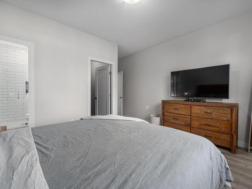 744 Lyne Road, Kamloops, BC - Indoor Photo Showing Bedroom