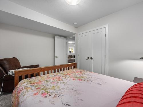 744 Lyne Road, Kamloops, BC - Indoor Photo Showing Bedroom