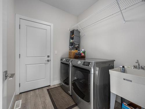 744 Lyne Road, Kamloops, BC - Indoor Photo Showing Laundry Room