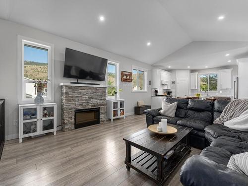 744 Lyne Road, Kamloops, BC - Indoor Photo Showing Living Room With Fireplace