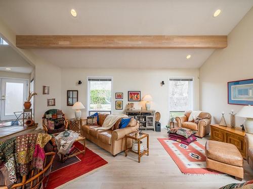 604 Stansfield Road, Kamloops, BC - Indoor Photo Showing Living Room