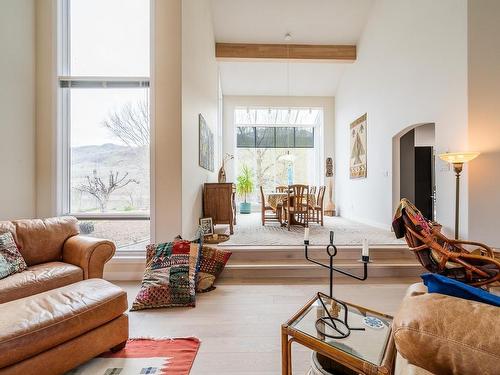 604 Stansfield Road, Kamloops, BC - Indoor Photo Showing Living Room