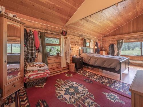 4373 Clearwater Valley Road, Clearwater, BC - Indoor Photo Showing Bedroom