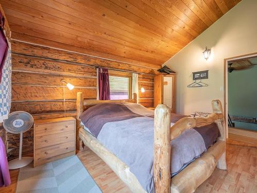 4373 Clearwater Valley Road, Clearwater, BC - Indoor Photo Showing Bedroom