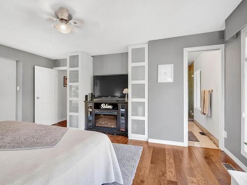 2581 Big Nickel Place, Kamloops, BC - Indoor Photo Showing Bedroom