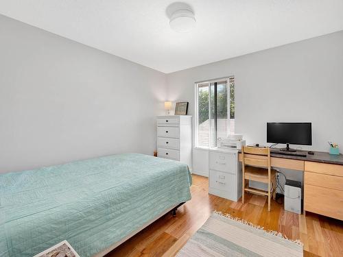 2581 Big Nickel Place, Kamloops, BC - Indoor Photo Showing Bedroom