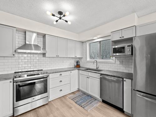 6069 Pringle Road, Kamloops, BC - Indoor Photo Showing Kitchen With Upgraded Kitchen