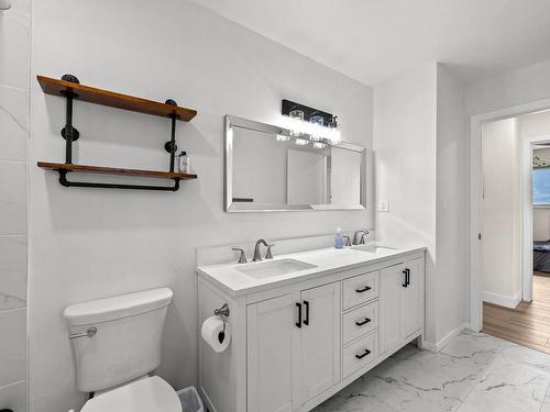 6069 Pringle Road, Kamloops, BC - Indoor Photo Showing Bathroom