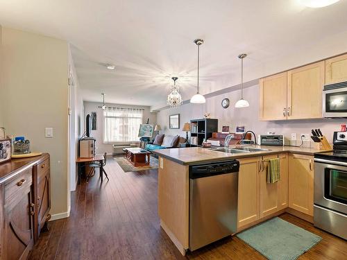 314-689 Tranquille Rd, Kamloops, BC - Indoor Photo Showing Kitchen With Stainless Steel Kitchen With Double Sink