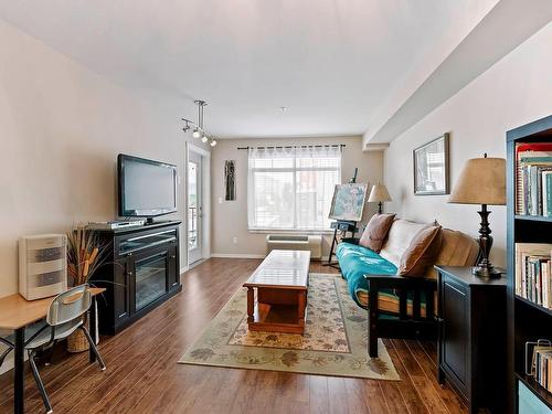 314-689 Tranquille Rd, Kamloops, BC - Indoor Photo Showing Living Room