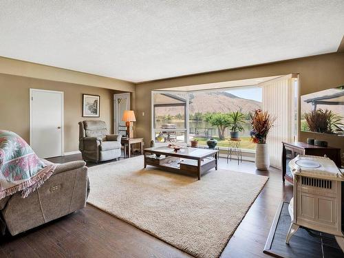 1975 Westsyde Rd, Kamloops, BC -  Photo Showing Living Room