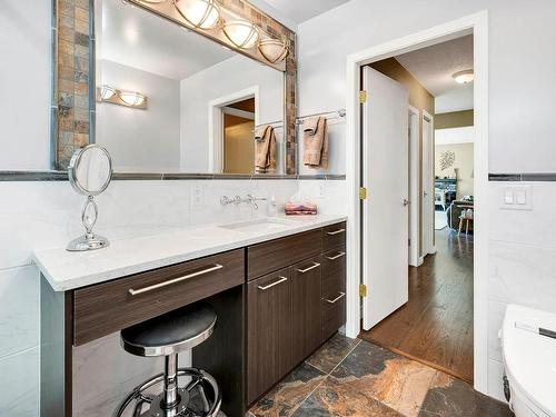 1975 Westsyde Rd, Kamloops, BC - Indoor Photo Showing Bathroom