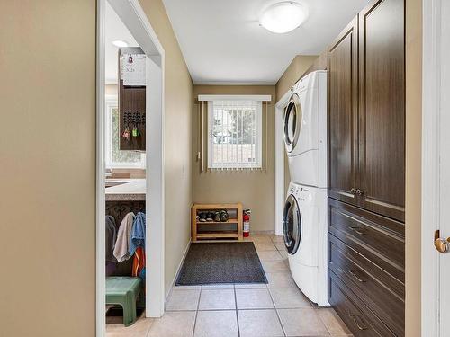 1975 Westsyde Rd, Kamloops, BC - Indoor Photo Showing Laundry Room