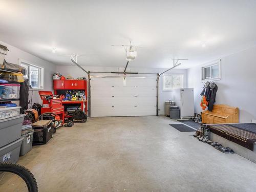 106E N. Thompson Highway E, Clearwater, BC - Indoor Photo Showing Garage