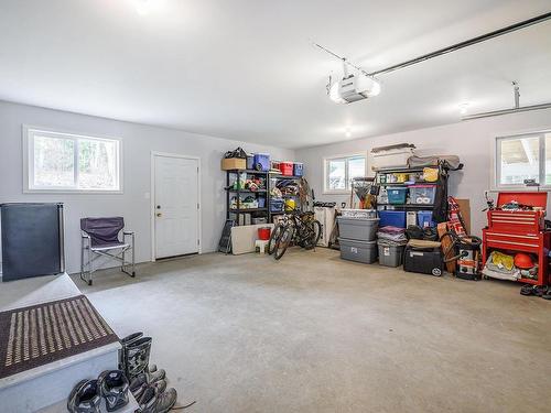 106E N. Thompson Highway E, Clearwater, BC - Indoor Photo Showing Garage