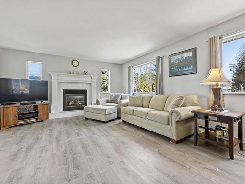 106E N. Thompson Highway E, Clearwater, BC - Indoor Photo Showing Living Room With Fireplace