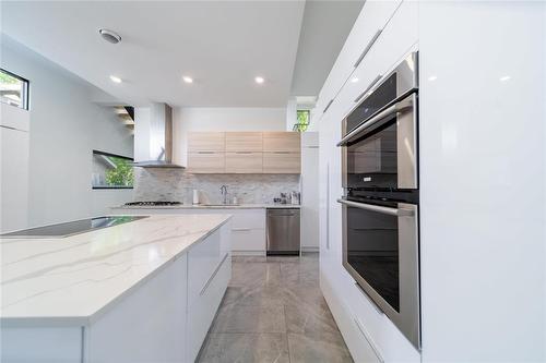 1023 Weatherdon Avenue, Winnipeg, MB - Indoor Photo Showing Kitchen With Upgraded Kitchen