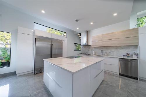 1023 Weatherdon Avenue, Winnipeg, MB - Indoor Photo Showing Kitchen With Upgraded Kitchen