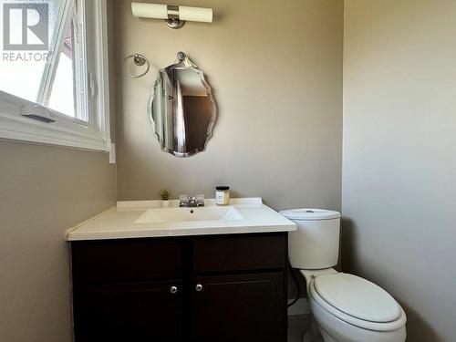 11328 17 Street, Dawson Creek, BC - Indoor Photo Showing Bathroom