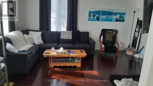 80 Waverley Road, Clarington (Bowmanville), ON - Indoor Photo Showing Living Room