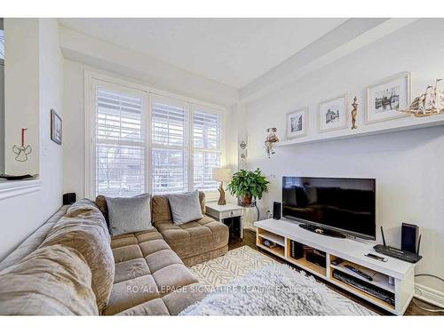 56 Longwood Ave, Richmond Hill, ON - Indoor Photo Showing Living Room