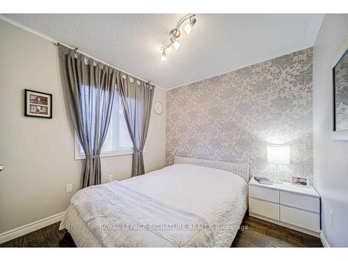 56 Longwood Ave, Richmond Hill, ON - Indoor Photo Showing Bedroom