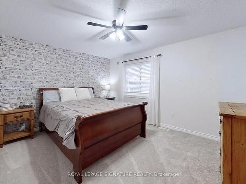 9 Shetland Dr, Georgina, ON - Indoor Photo Showing Bedroom