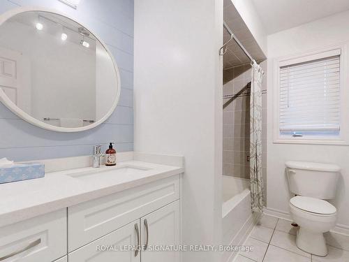 9 Shetland Dr, Georgina, ON - Indoor Photo Showing Bathroom