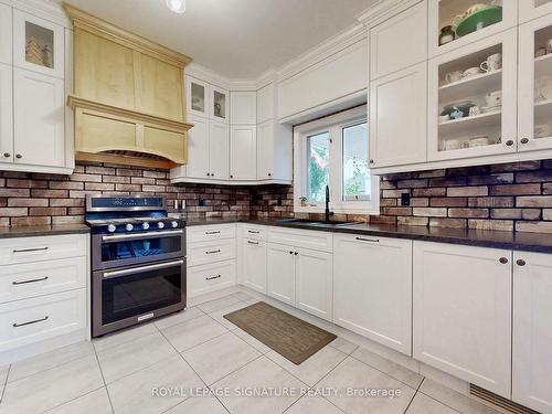 9 Shetland Dr, Georgina, ON - Indoor Photo Showing Kitchen