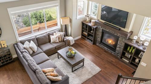 2410 Mountains Hollow Lane, West Kelowna, BC - Indoor Photo Showing Living Room With Fireplace