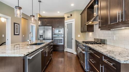 2410 Mountains Hollow Lane, West Kelowna, BC - Indoor Photo Showing Kitchen With Upgraded Kitchen