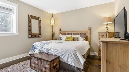 2410 Mountains Hollow Lane, West Kelowna, BC - Indoor Photo Showing Bedroom