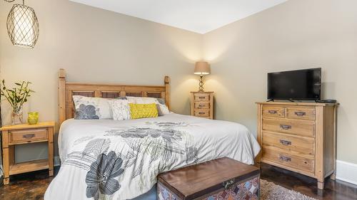 2410 Mountains Hollow Lane, West Kelowna, BC - Indoor Photo Showing Bedroom