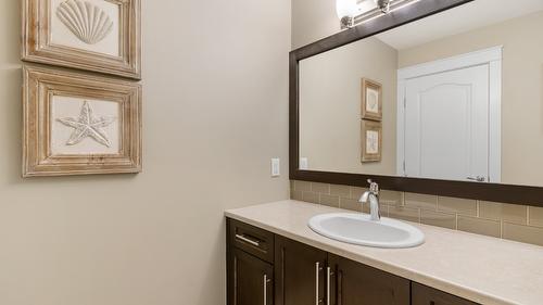 2410 Mountains Hollow Lane, West Kelowna, BC - Indoor Photo Showing Bathroom