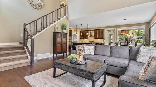 2410 Mountains Hollow Lane, West Kelowna, BC - Indoor Photo Showing Living Room