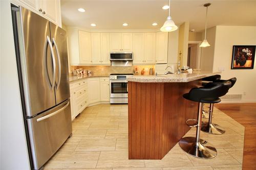 143-3788 Bird Place, Kelowna, BC - Indoor Photo Showing Kitchen With Upgraded Kitchen