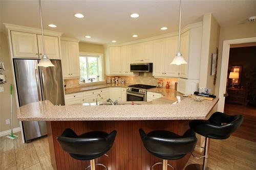 143-3788 Bird Place, Kelowna, BC - Indoor Photo Showing Kitchen With Upgraded Kitchen