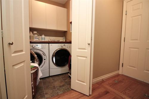 143-3788 Bird Place, Kelowna, BC - Indoor Photo Showing Laundry Room