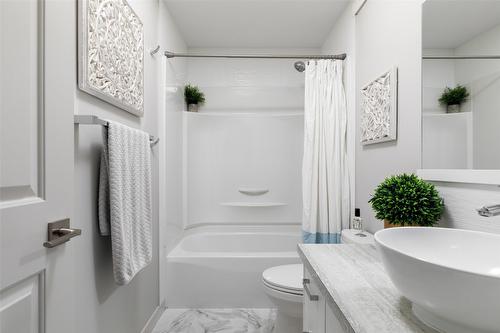 3-1020 Lanfranco Road, Kelowna, BC - Indoor Photo Showing Bathroom