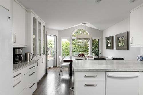 3-1020 Lanfranco Road, Kelowna, BC - Indoor Photo Showing Kitchen